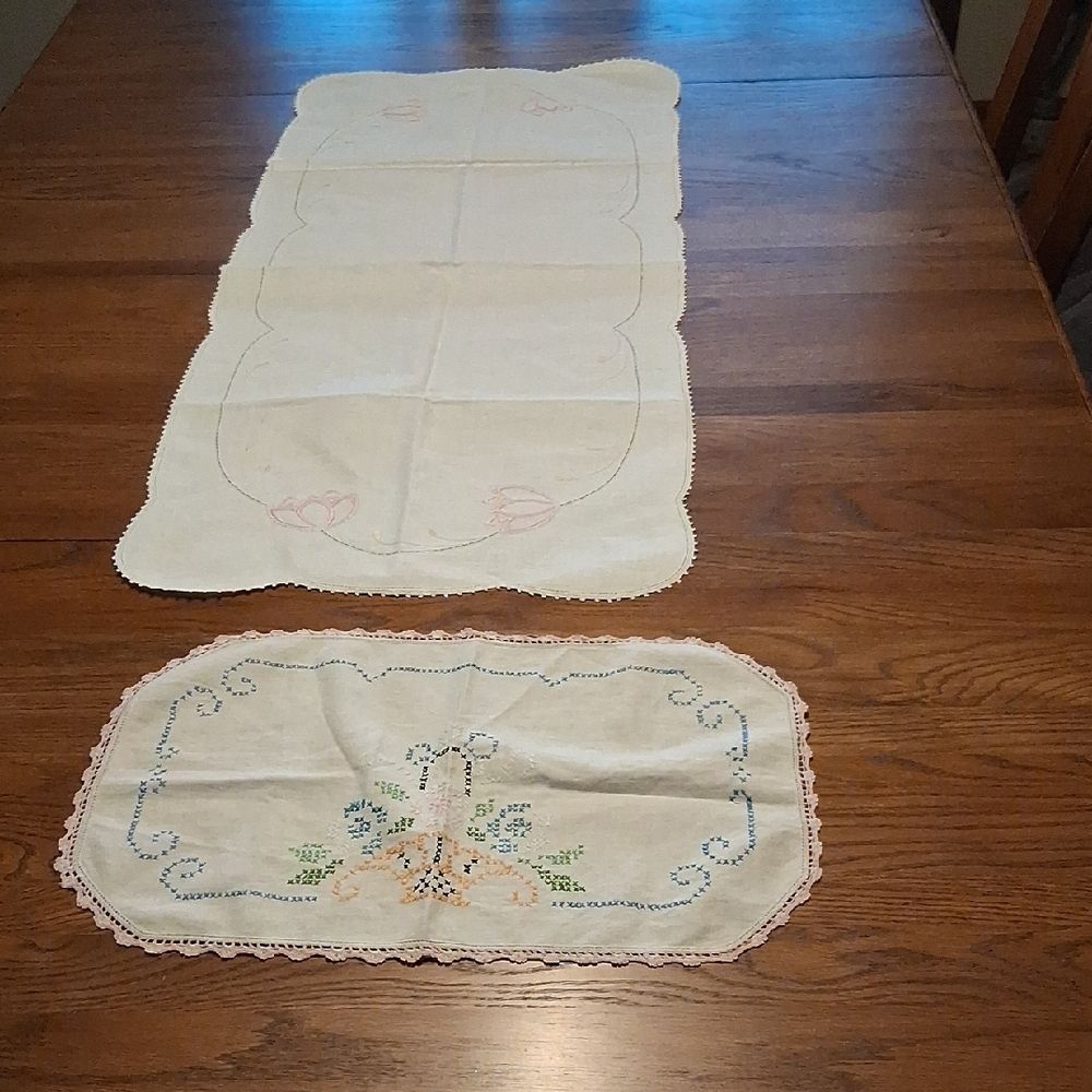 Vintage Table Runner With Lilies, & Oblong Embroidered Doilie Set.